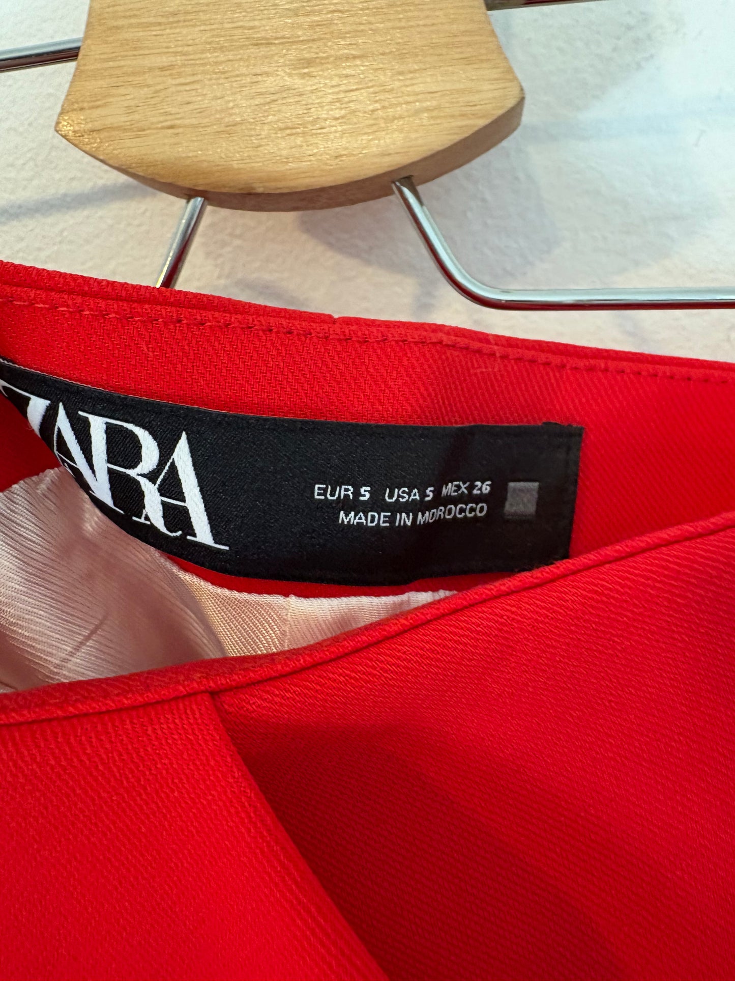 ZARA. top rojo palabra de honor T.s