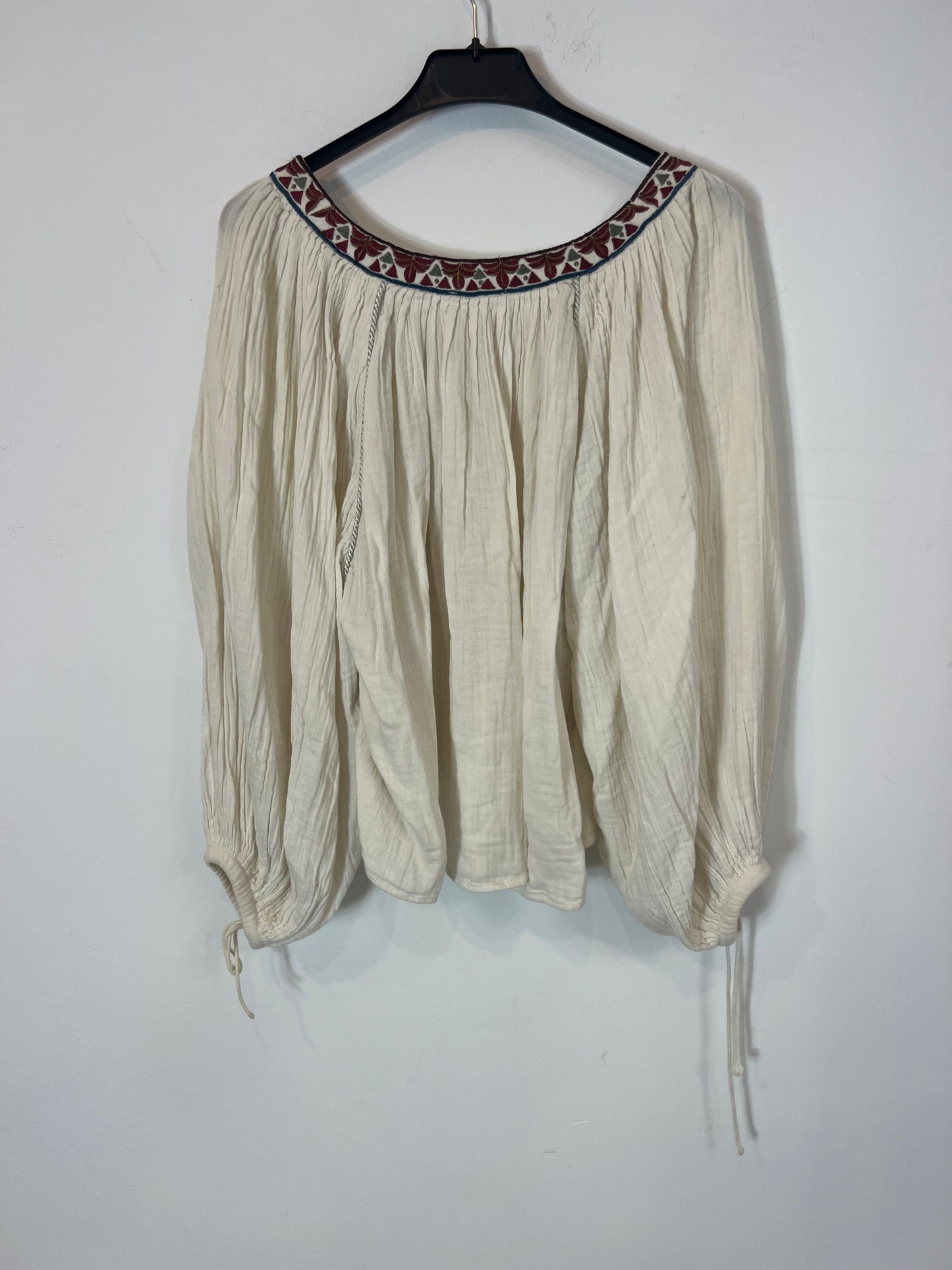 TEN TWELVE. Beige blouse with embroidered collar detail S.0 (xs/s)