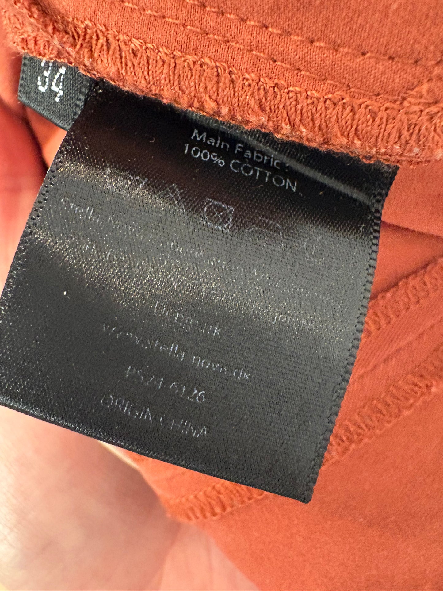 STELLA NOVA. Pantalón rojizo detalle bajo