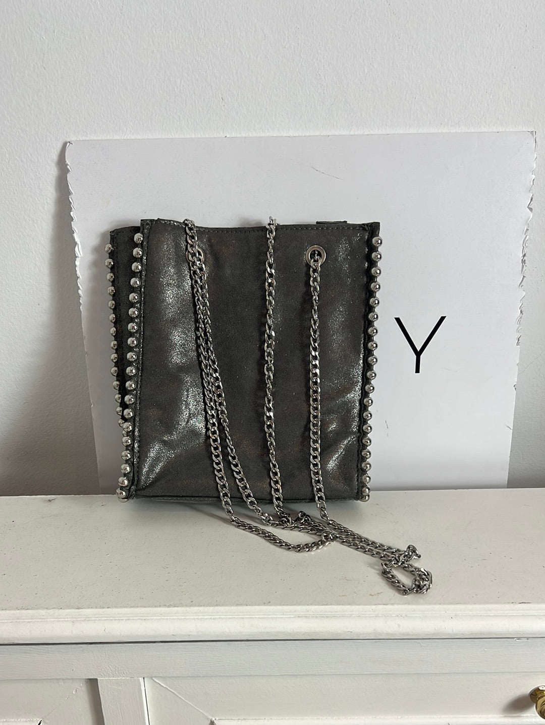 ZARA. Bolso gris tachuelas