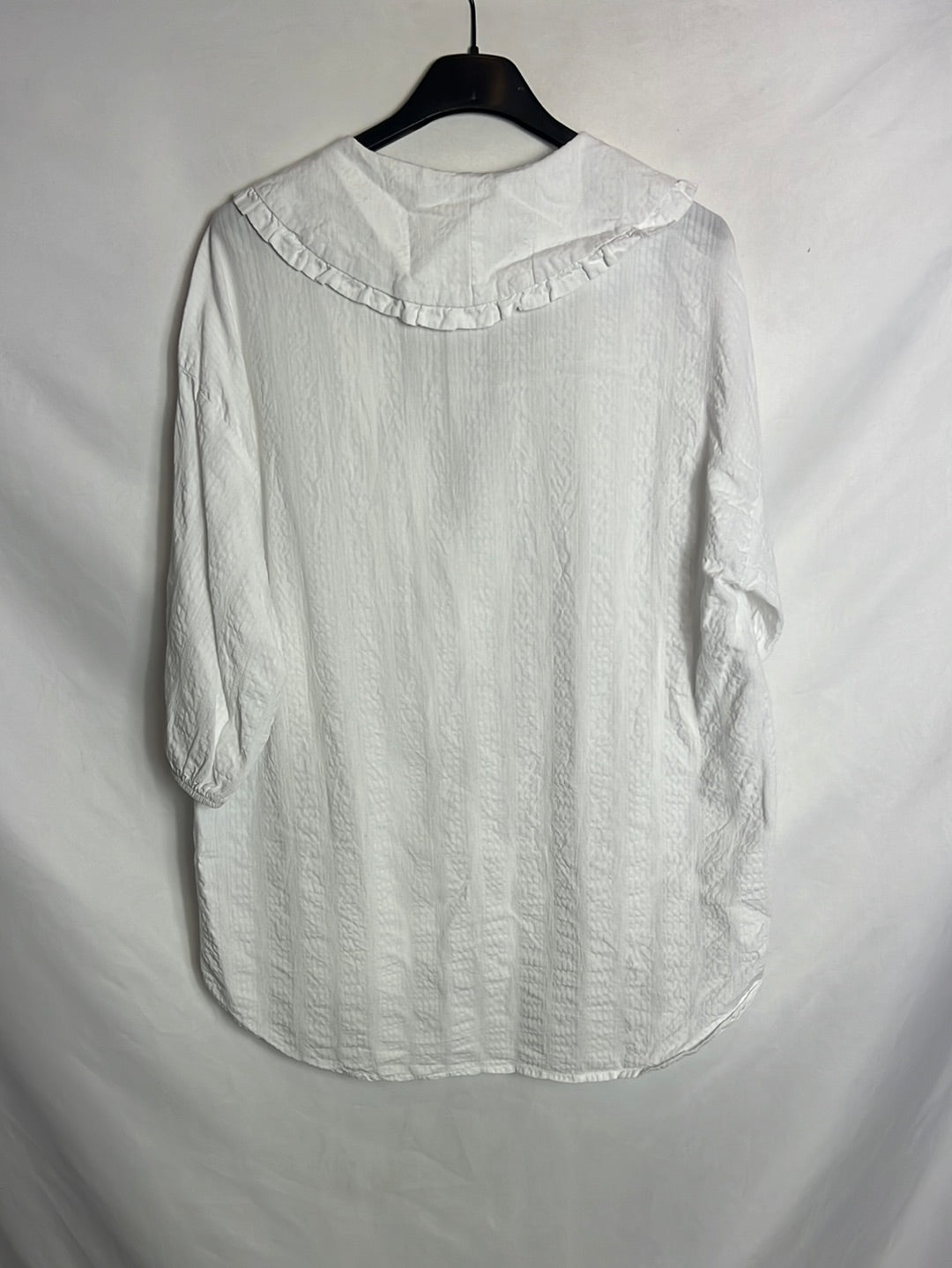 STRADIVARIUS . Blusa blanca textura cuellos. T S