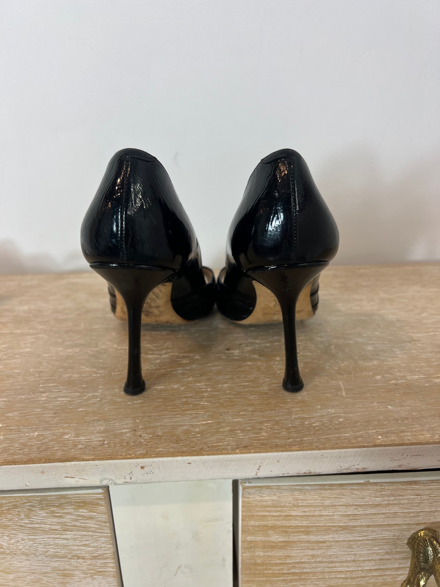 JIMMY CHOO. Black patent leather peeptoe heels. Size 37.5 (tare)