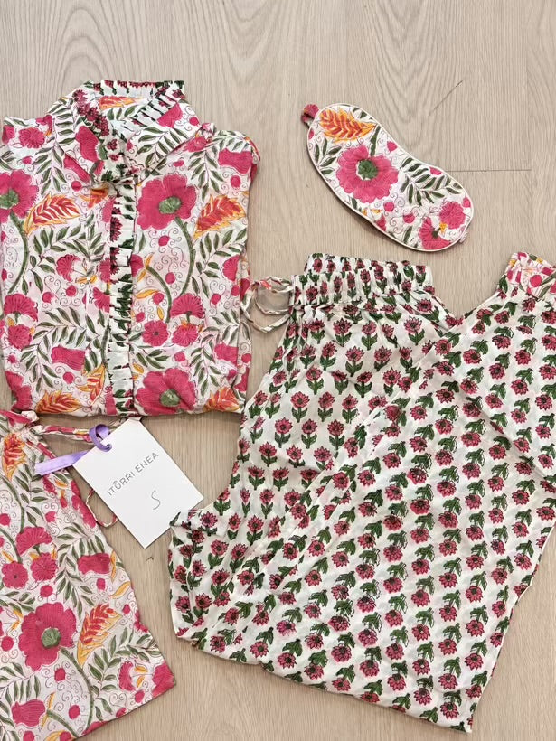 ITURRI ENEA. Conjunto pijamero flores rosas