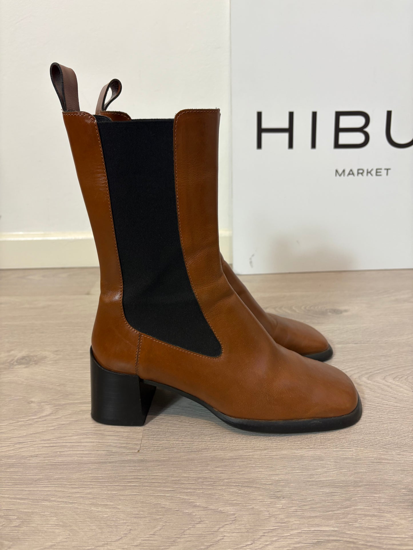 E8. Botines piel marrón