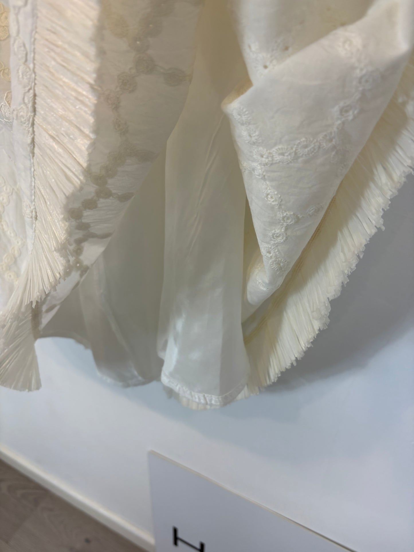 VANDERWILDE. Falda midi blanca bordados. T 36