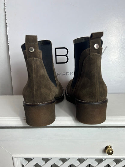 ZENDRA. Botas marrones T.40