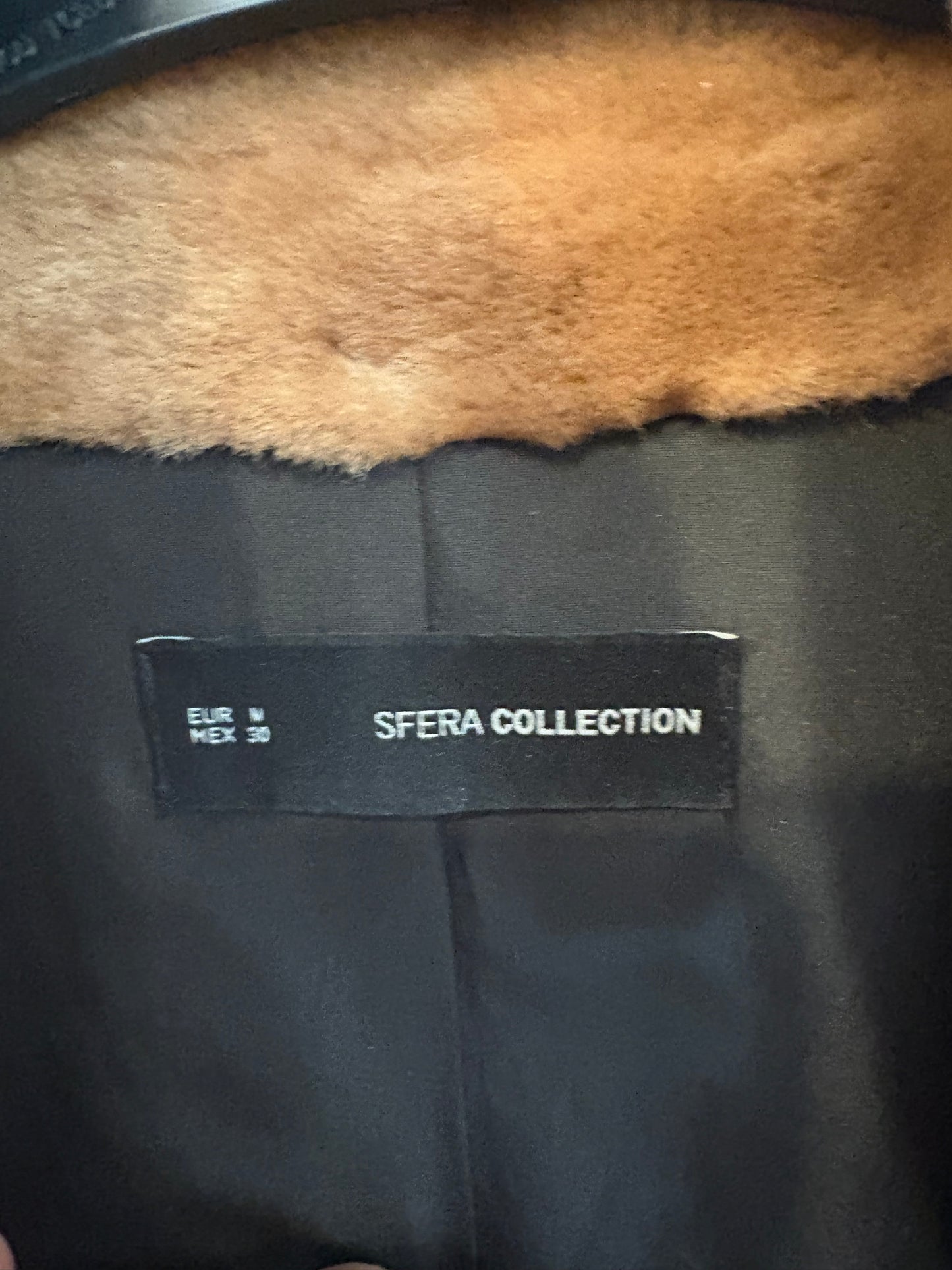 SFERA. Abrigo marrón pelo natural