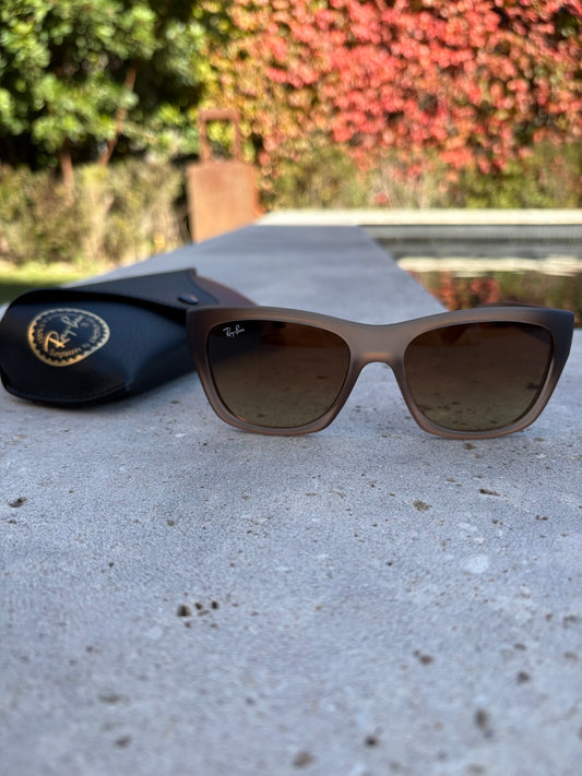 RAYBAN. Gafas de sol mate