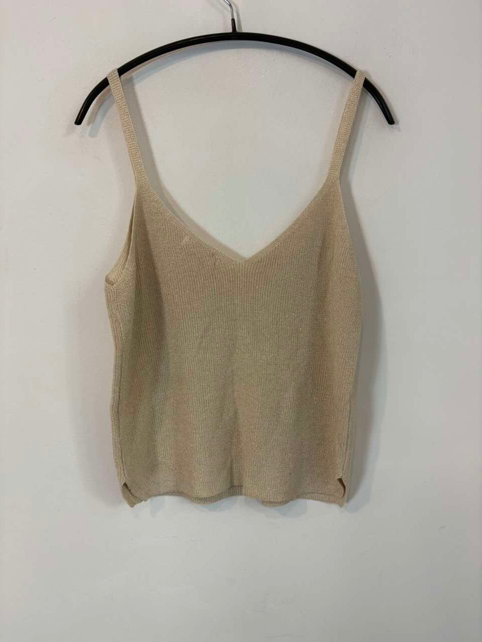 WHITE&ONE. Top punto beige fluido
