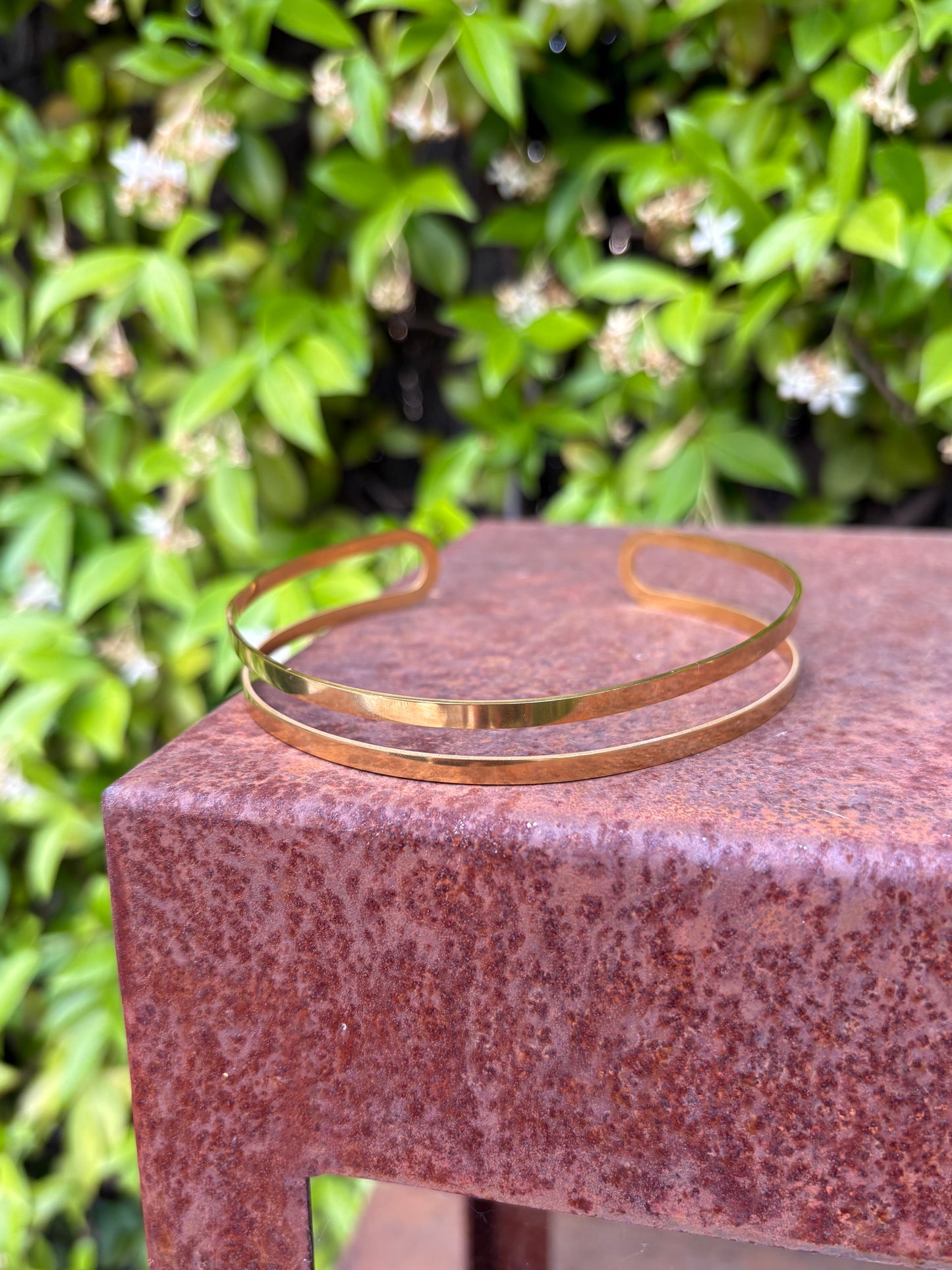 OTRAS. Choquer dorado ajustable