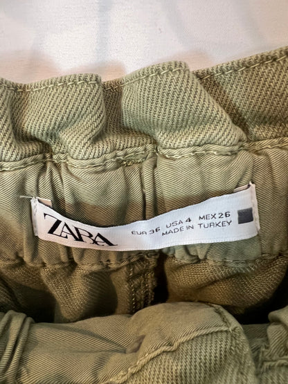 ZARA. Denim verde bolsillos. T 36