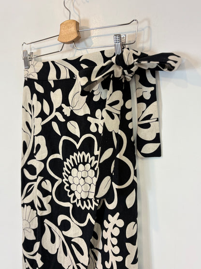 COOSY. Conjunto top y falda pareo negro y beige. T M