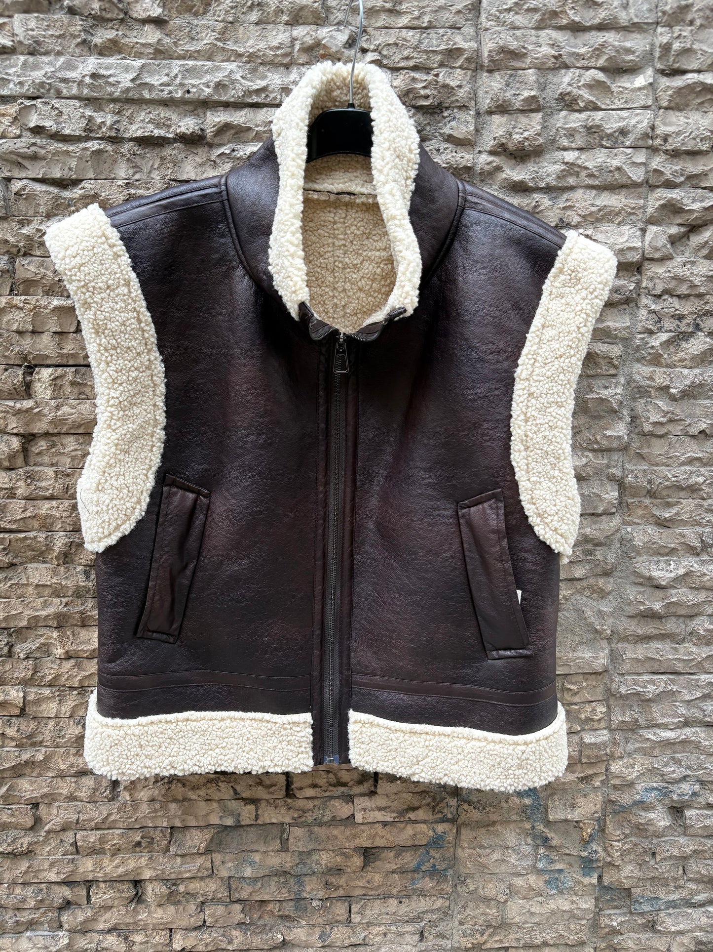 SUNCOO. Chaleco marrón borrego