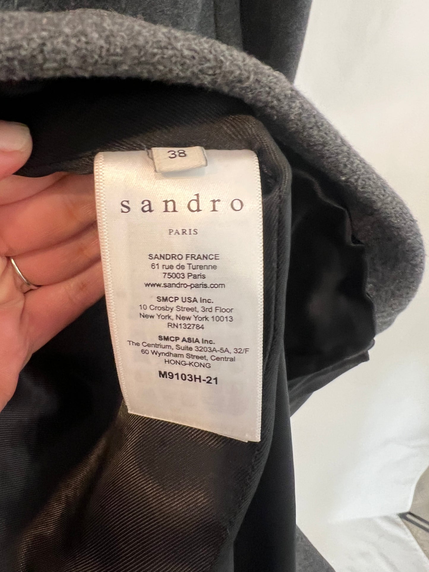 SANDRO. Trenca gris con pelo en capucha T.38