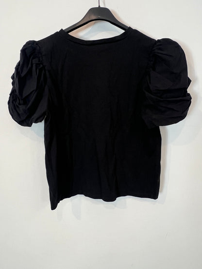 ZARA. Camiseta negra mangas T.s