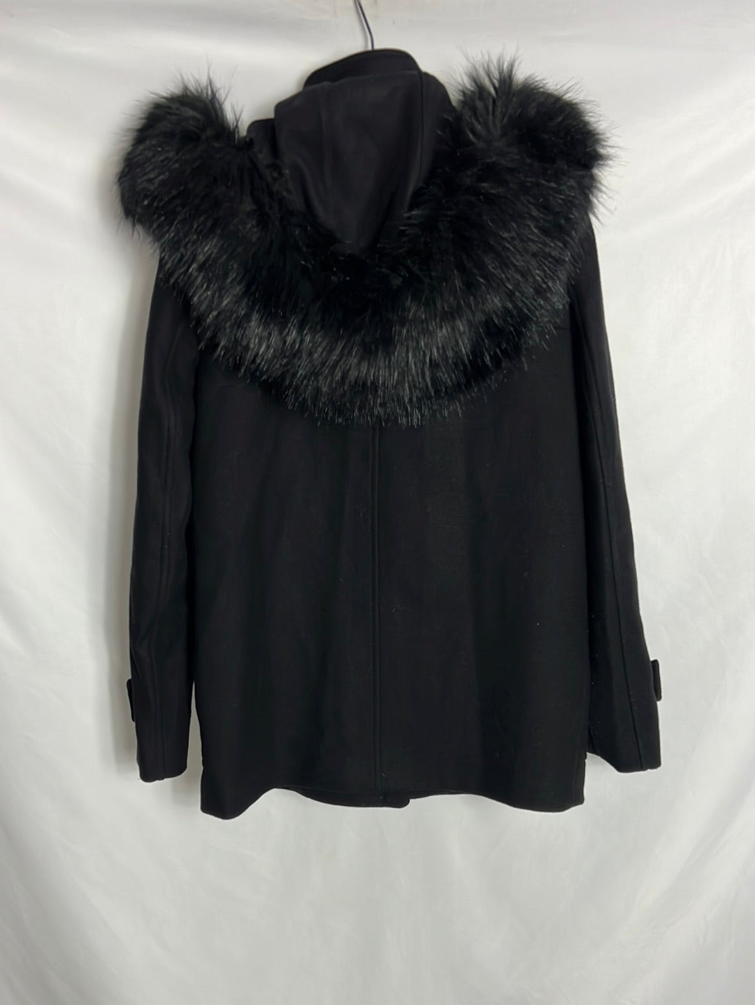 ZARA. Abrigo negro hebillas. TM