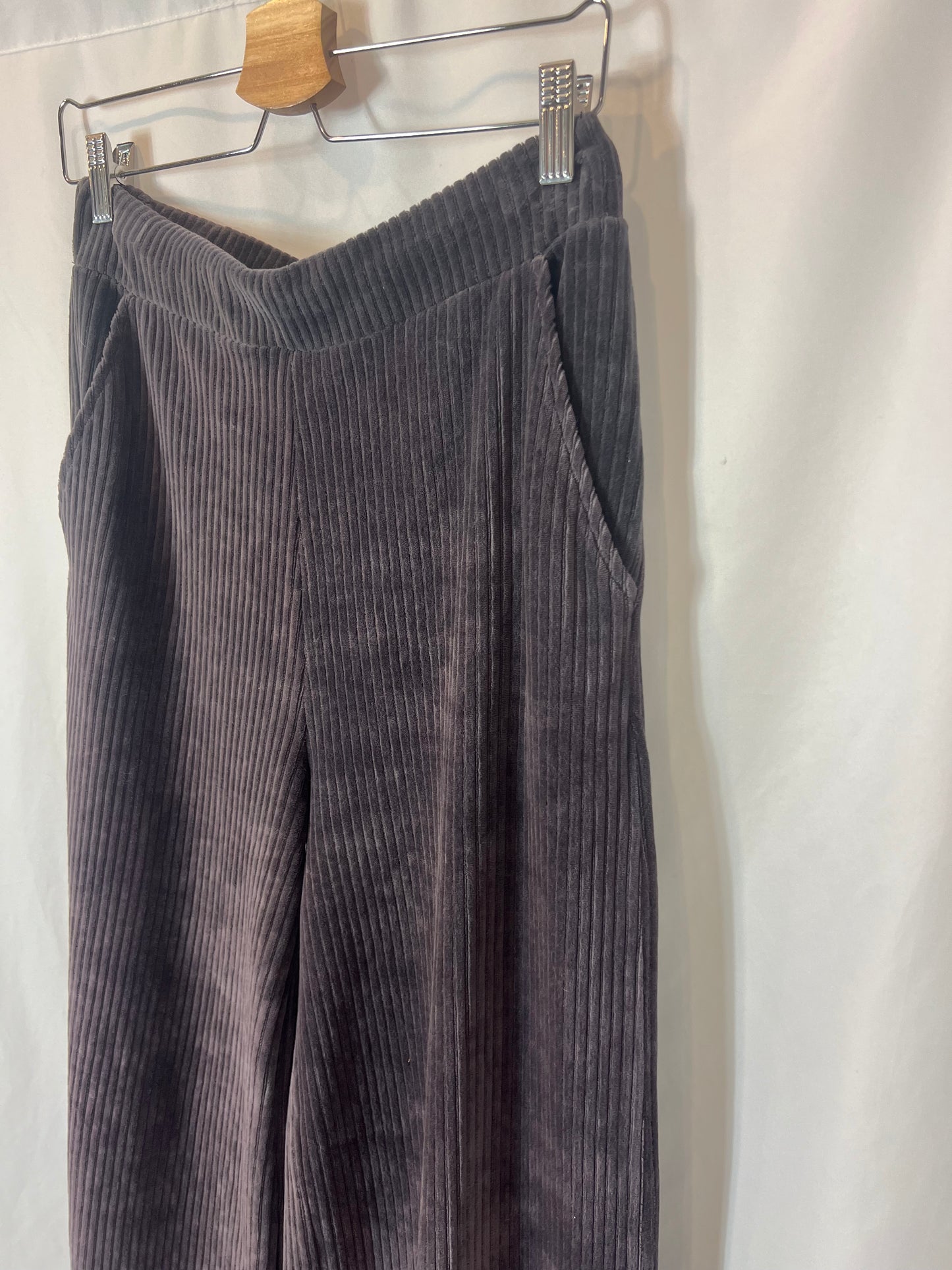 SOUTHERN COTTON. Wide-legged textured trousers