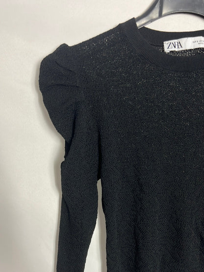 ZARA. Top punto negro calado manga fruncida. T S
