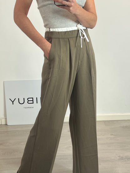 CARLOTA&CO. Pantalón caqui cintura blanca T.l