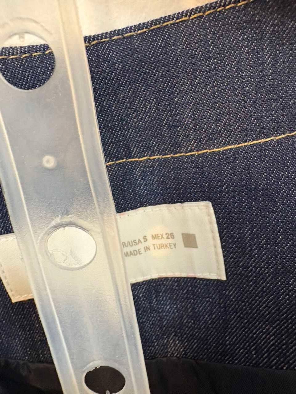 ZARA. Total look denim detalle costuras