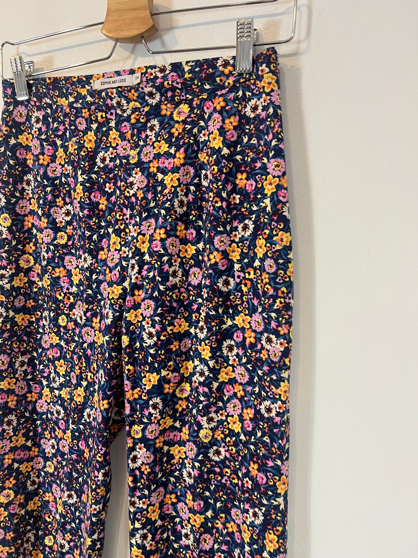 AMEÉ. Sleeveless fringed sweater S.(s)