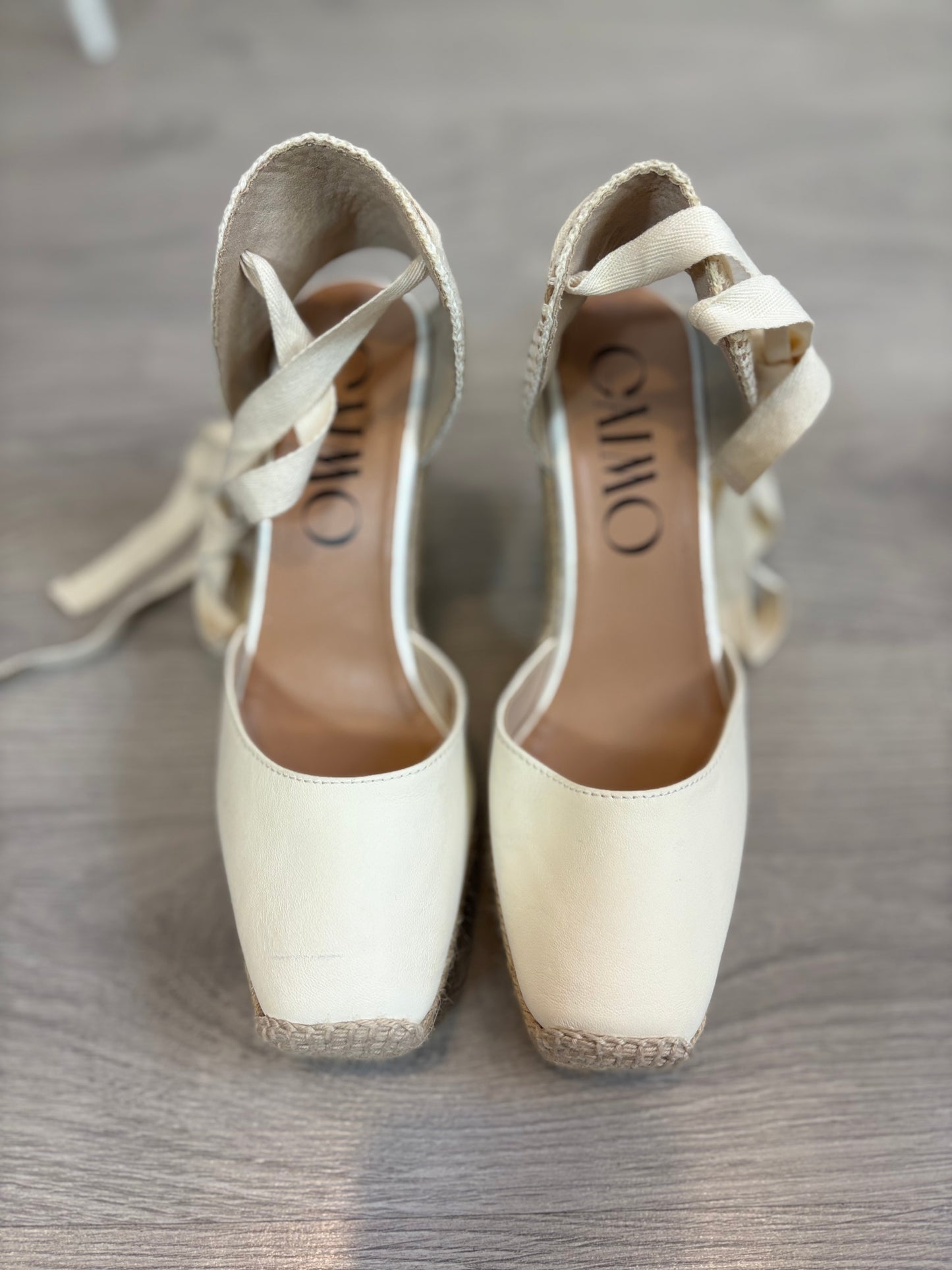 GAIMO. Cuña piel crema T 39