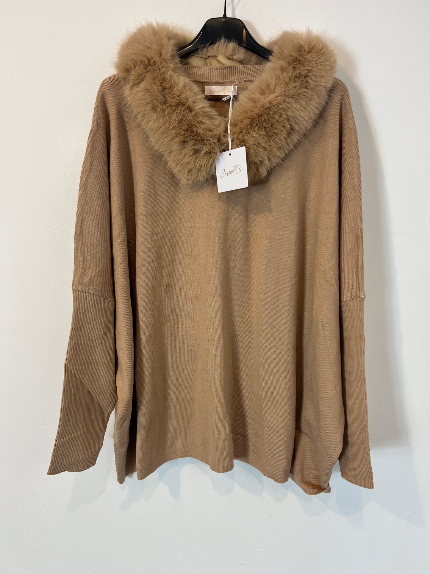 CARLOTA&CO. Jersey beige cuello pelo. T L