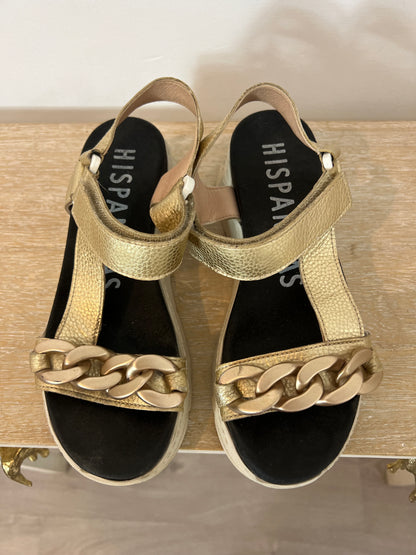HISPANITAS. Sandalias doradas cadena T.37