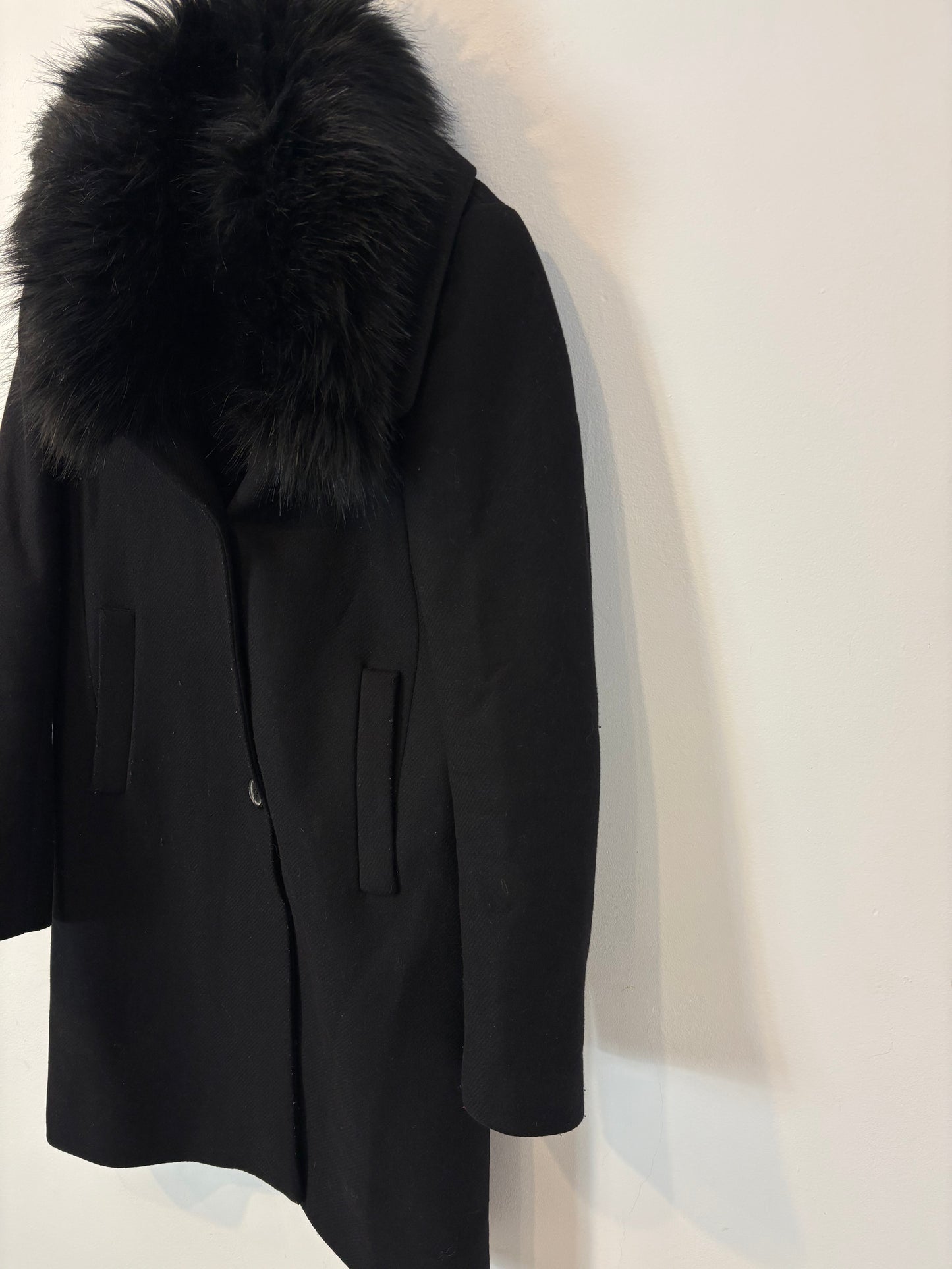 ZARA. Abrigo negro lana cuello pelo