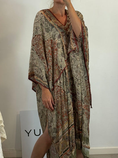 ZARA. Vestido estampado estilo kaftán