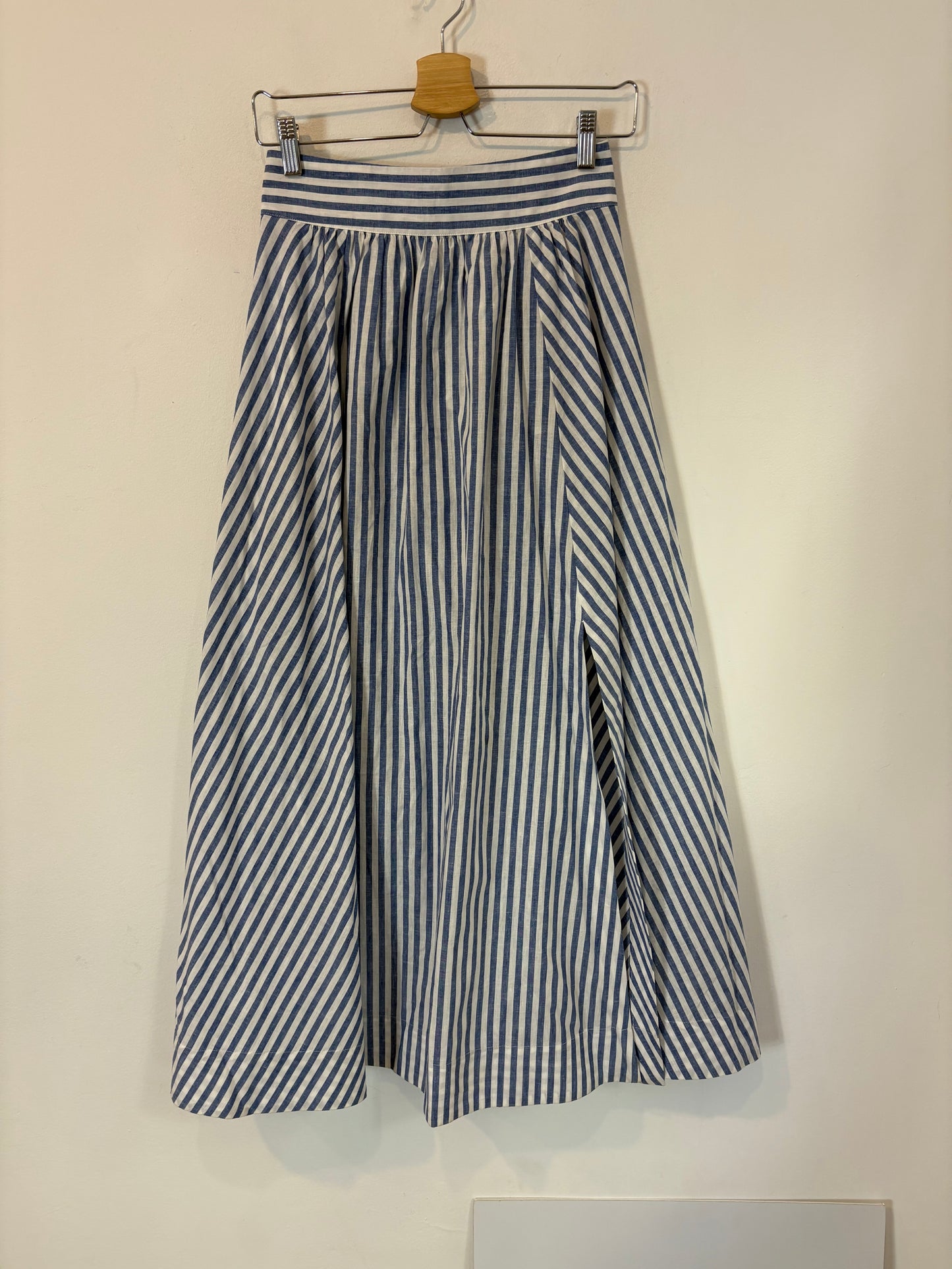 SÉZANE. Conjunto top y falda larga rayas mezcla