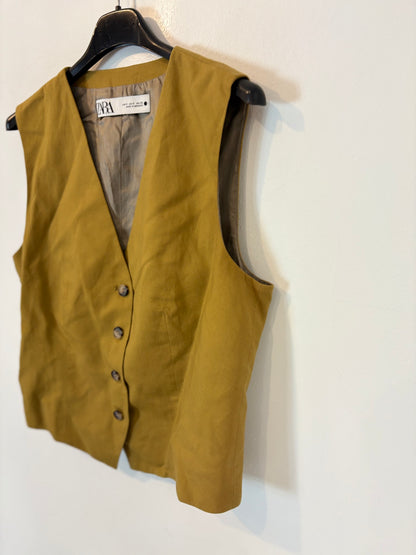 ZARA. Khaki buttoned vest Ts