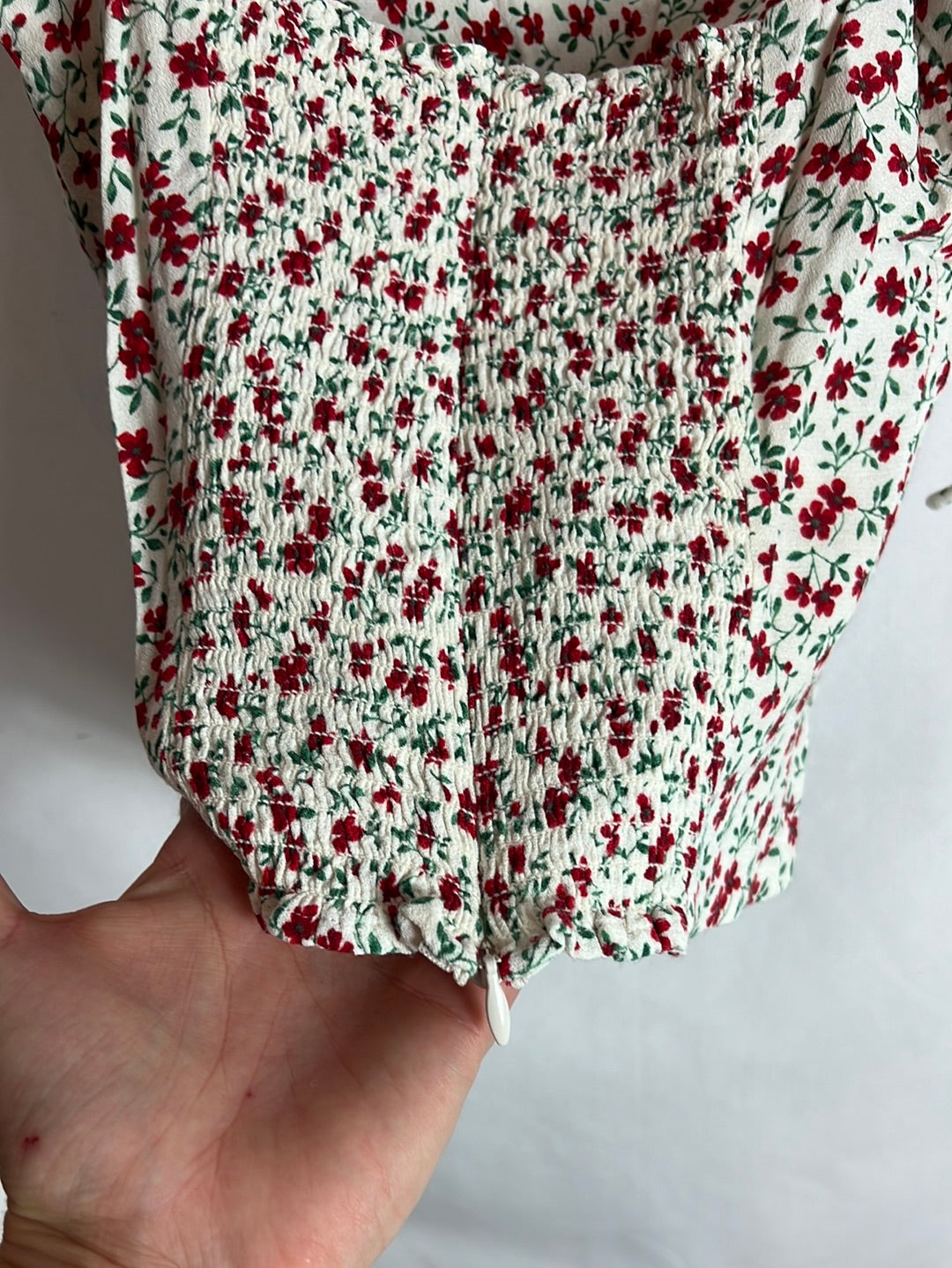 REFORMATION. White mini flower top. T 0 (XS)