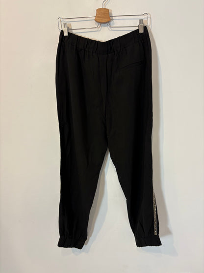 ZARA. Pantalón negro fluido pedreria