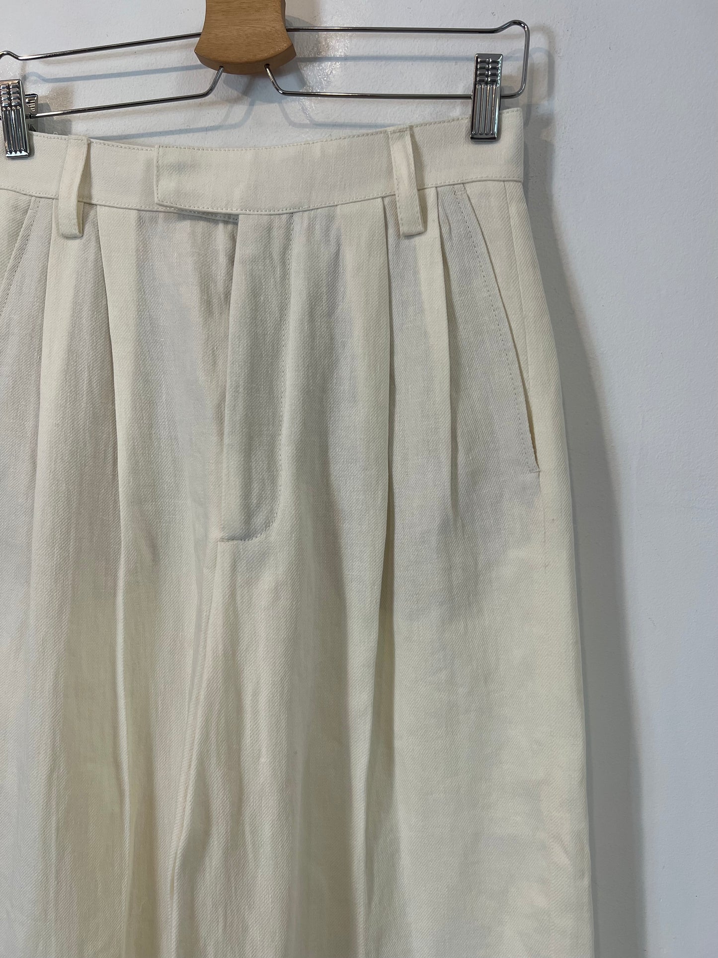 ZARA. Pantalón color crudo textura. T S