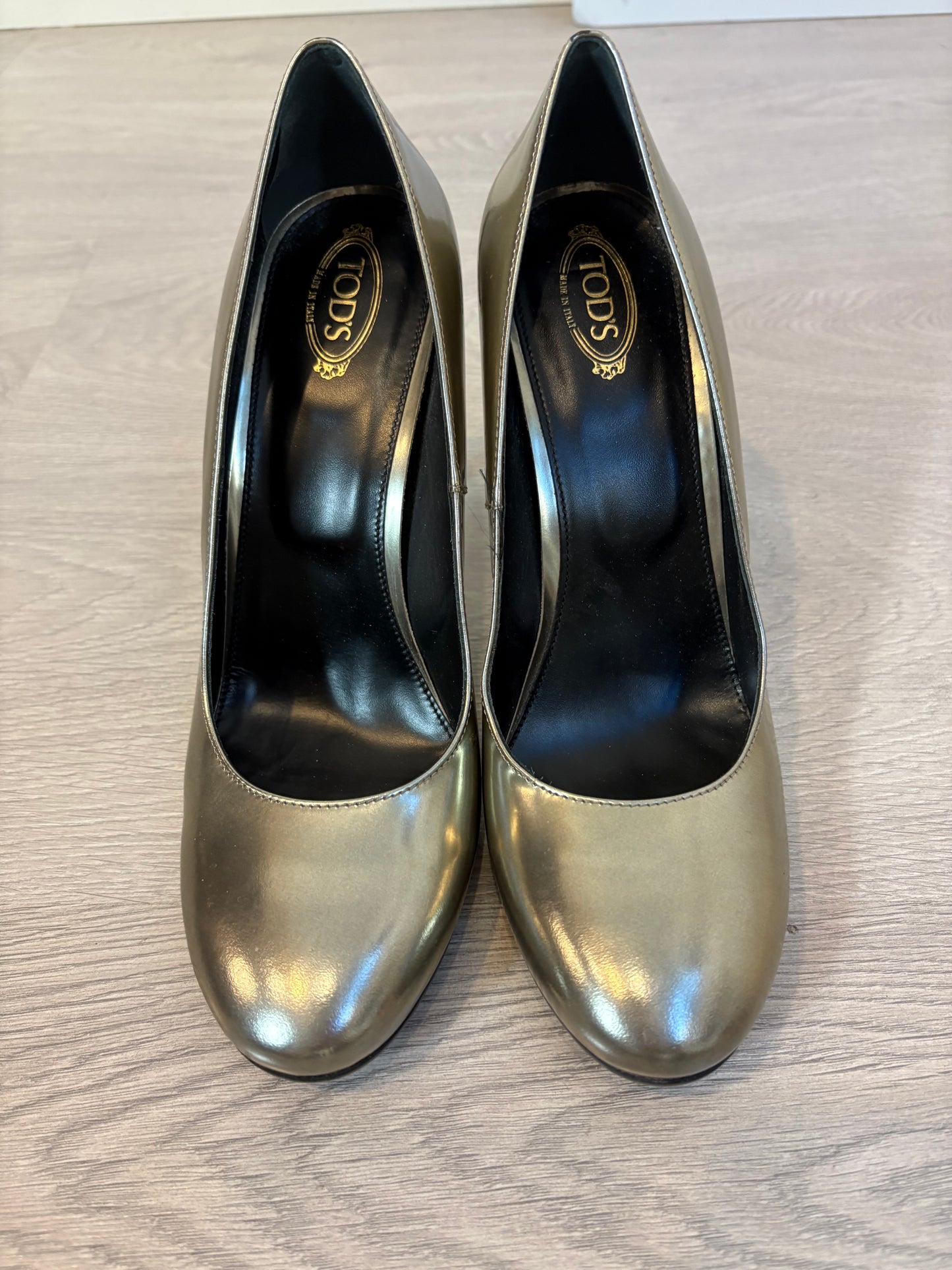 TOD'S. Tacones metalizados. T 39,5