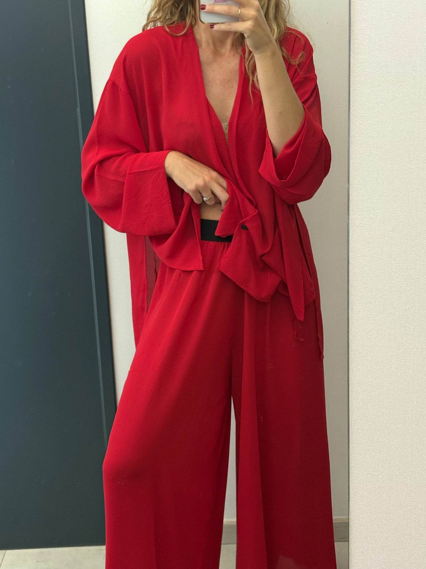 MARIA CALDERARA. Total look fluido en rojo