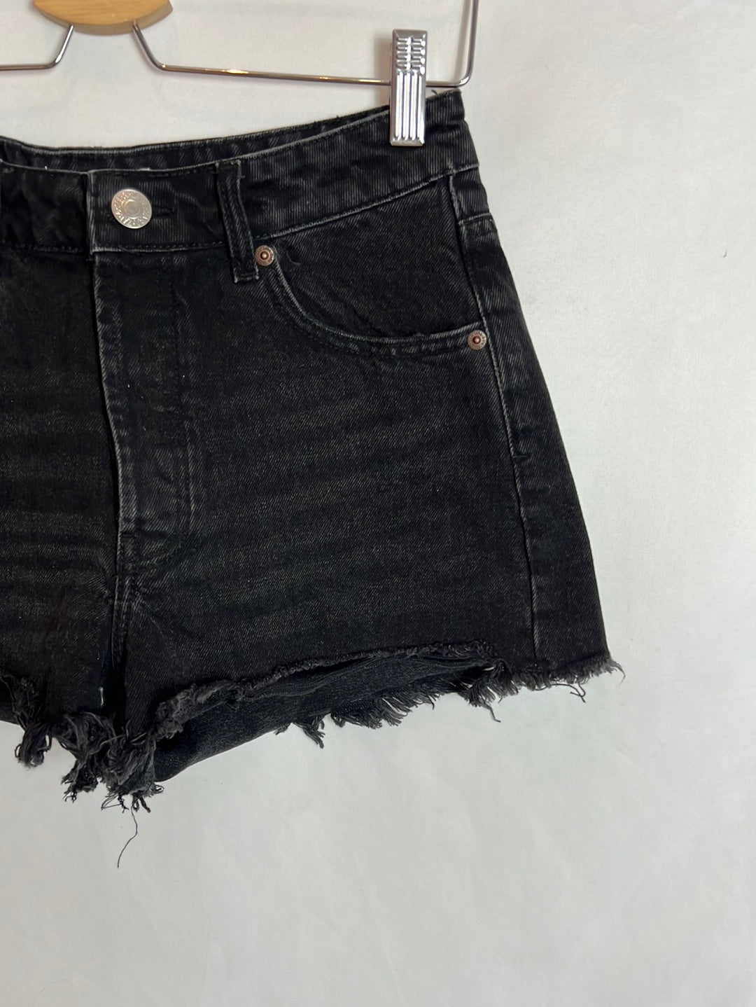 ZARA. Short vaquero negro  T. 38