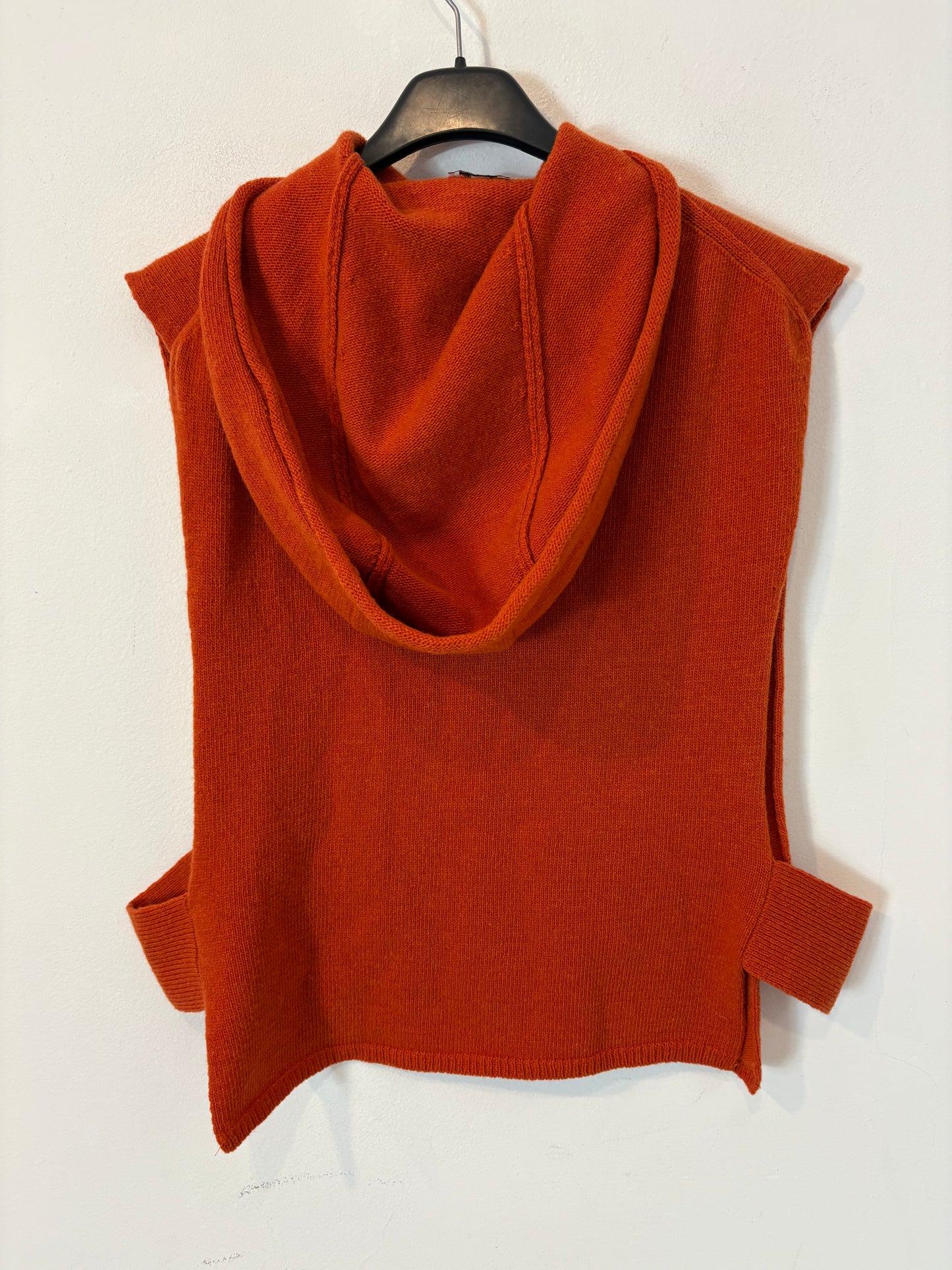 GIMAGUAS. Top lana sin mangas