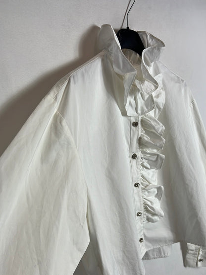 OTRAS. Blusa blanca volante y botones pedrería. T S