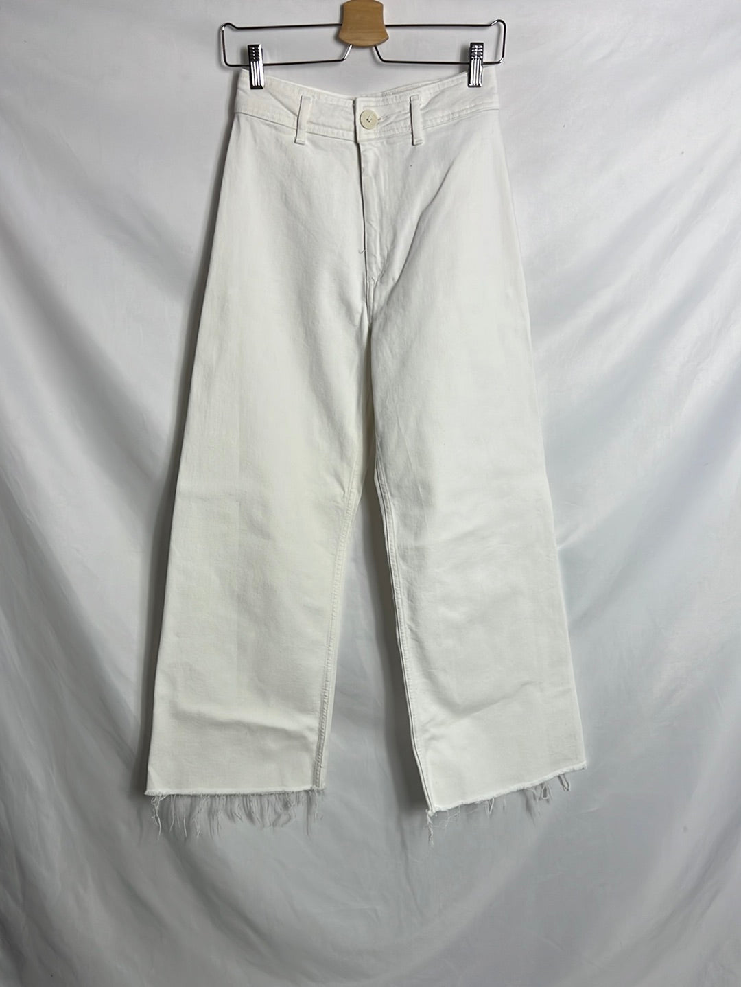 ZARA. Pantalón denim culotte blanco. T 38