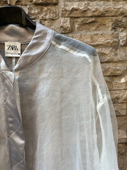 ZARA. Bomber tul detalles plateados