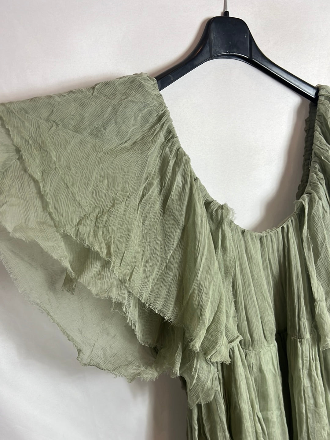 TOPSHOP. Vestido corto seda verde detalle espalda. T 36