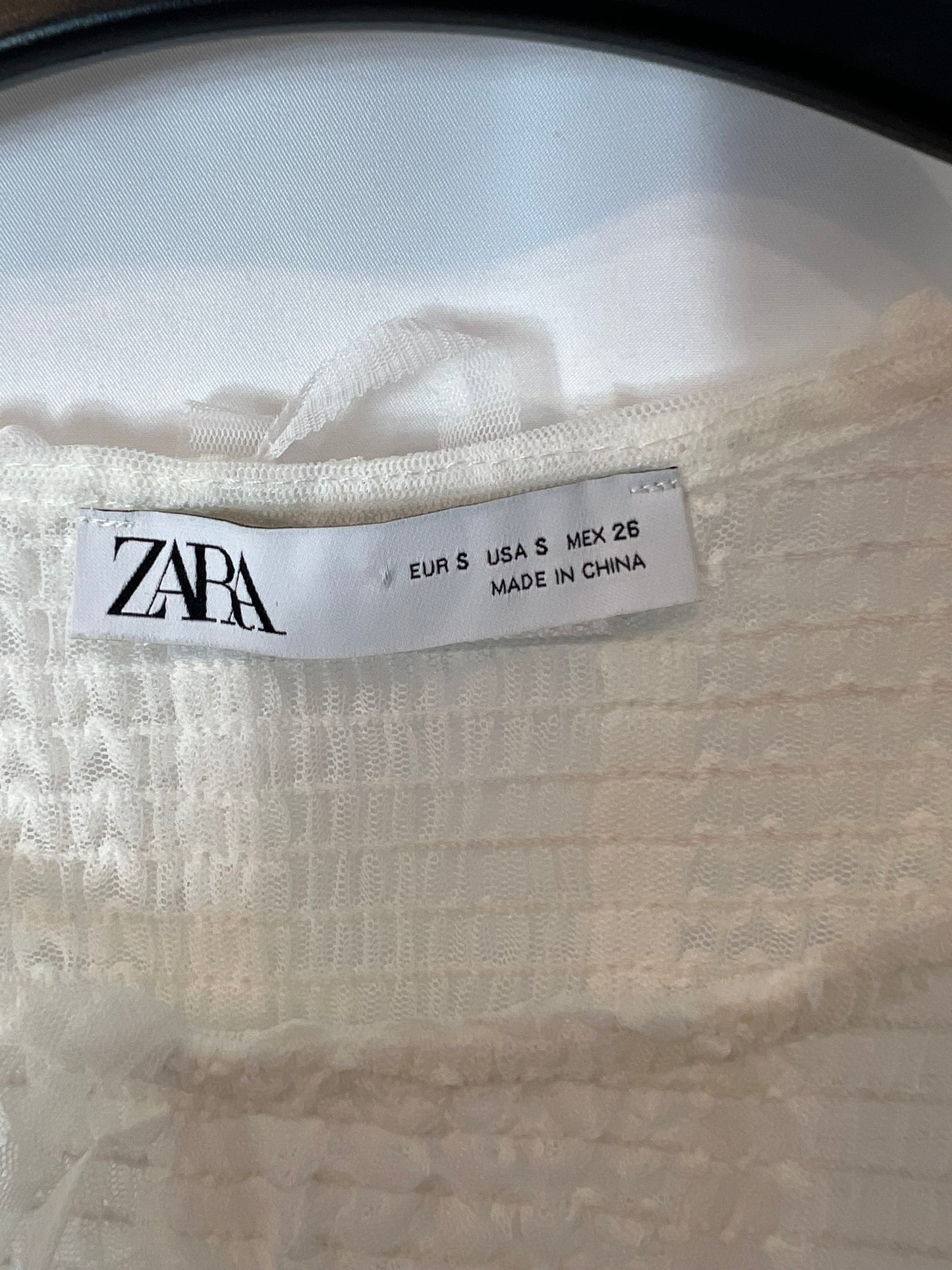 ZARA. Textured white top. TS