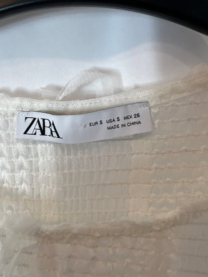 ZARA. Textured white top. TS
