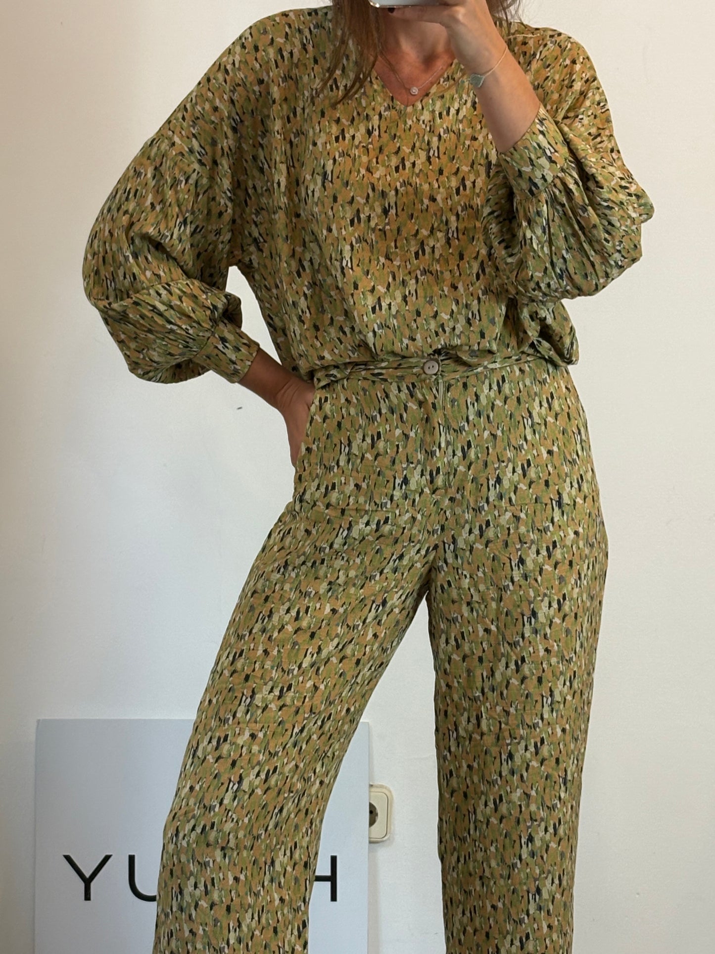 ERRE. Conjunto blusa pantalón estampado. T S/M