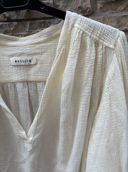 MASSBOB. Blusa vainilla detalle puño