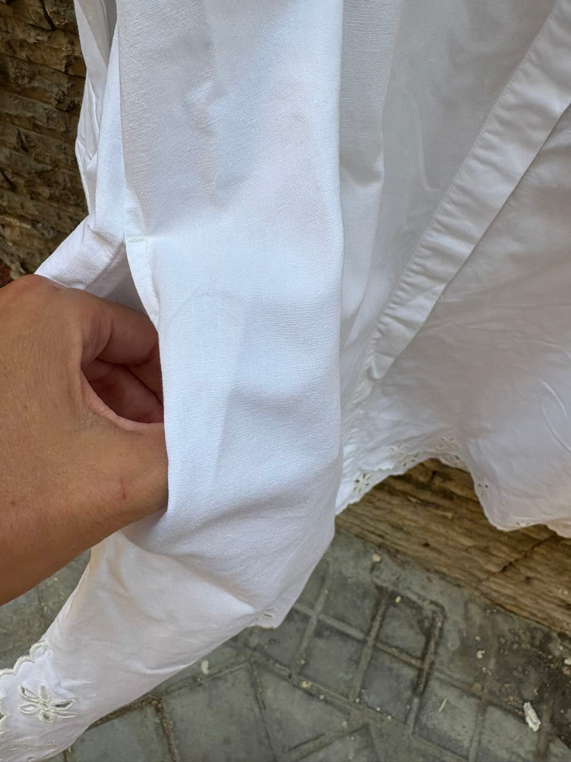 Weekend MAxMARA. Vestido camisero blanco detalle bordado