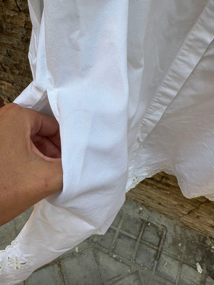 Weekend MAxMARA. Vestido camisero blanco detalle bordado