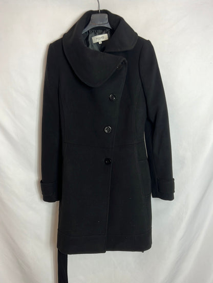 FÓRMUA JOVEN. Abrigo paño negro solapa. T 36